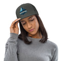 woman wearing trucker baseball caps - charcoal