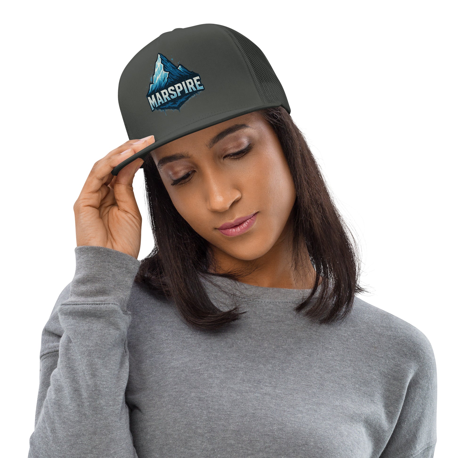 woman wearing trucker baseball caps - charcoal
