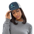woman wearing trucker baseball caps - navy & white