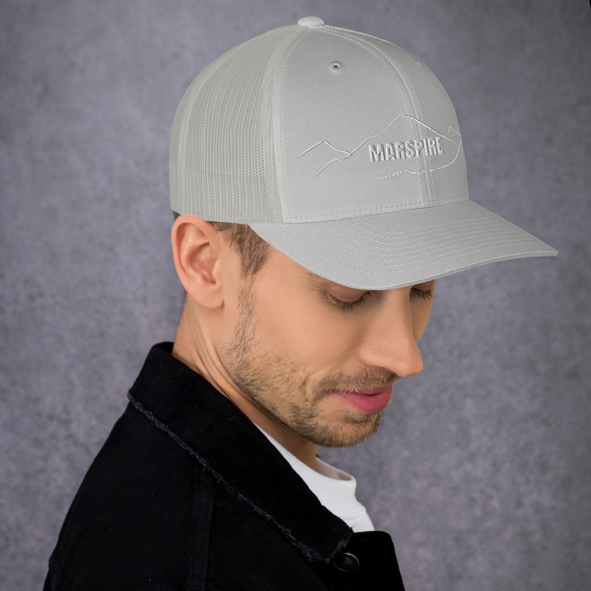 right view of silver mesh trucker cap
