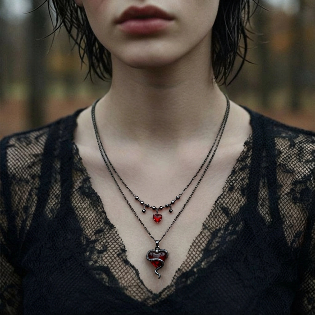 Halskette „Crimson Hearts“ (mehrlagig)