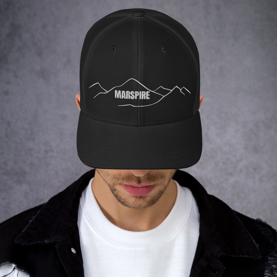 right view of black mesh trucker cap
